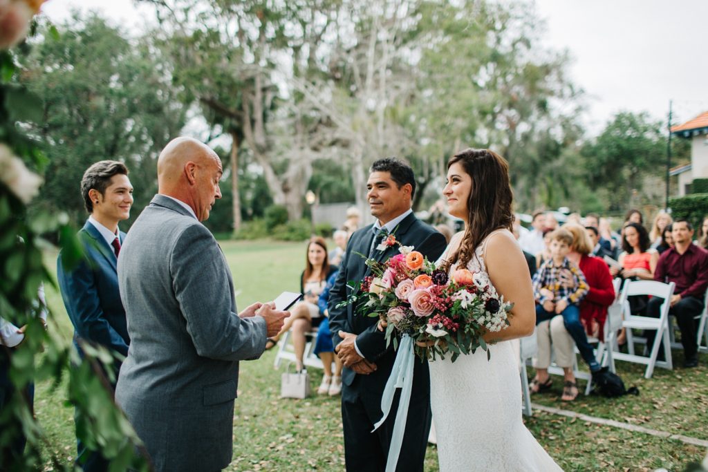 outdoor wedding ceremony in orlando under oak trees