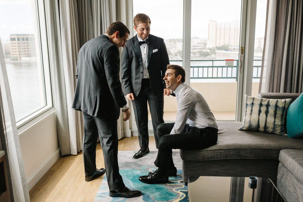 groom getting ready at the marriot waterside in tampa
