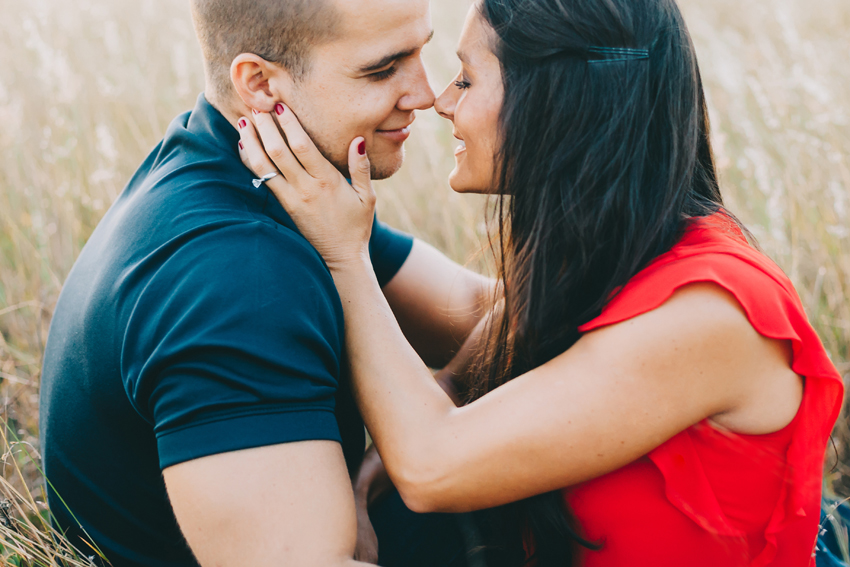 Engagement photos in an Overgrown Field in Orlando