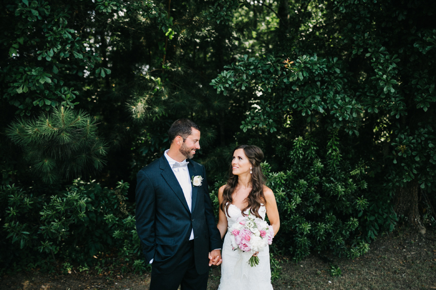 Woodsy wedding ideas with candid natural light photographer Renee Nicole Photography