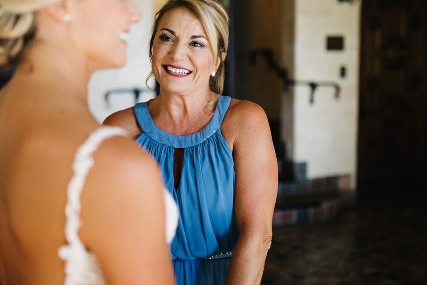 mom smiling at the bride