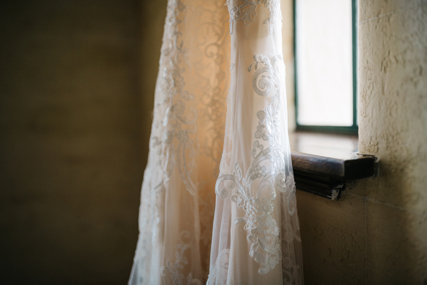 lace detailing on wedding dress